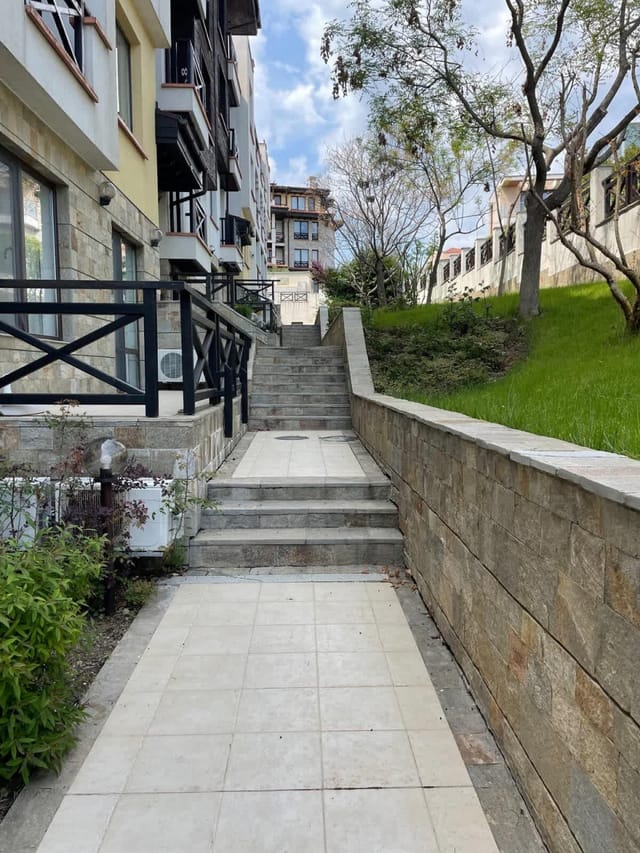 1BD Flat on the Beach with Parking