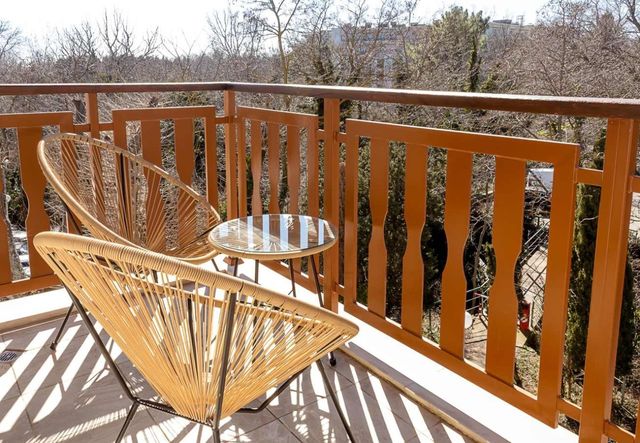 Modern Flat with Parking - St Constantine & Helena