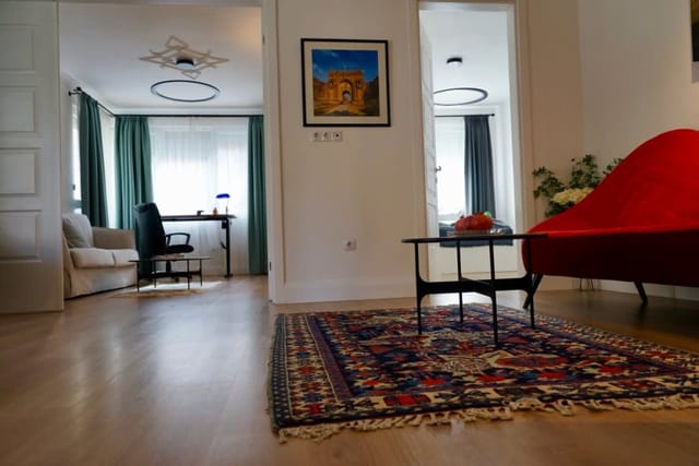 A French affair. With parking, style and elegance.