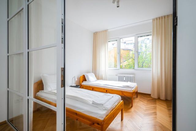 Cozy 2BD Flat in The Vintage Spot - Photo 4