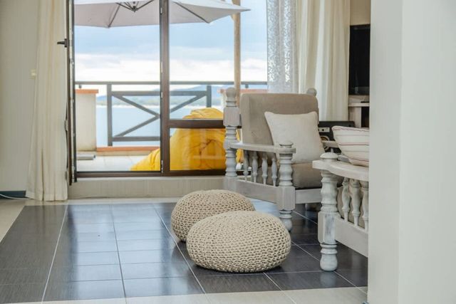 Lovely 3BD flat with Parking and Sea View