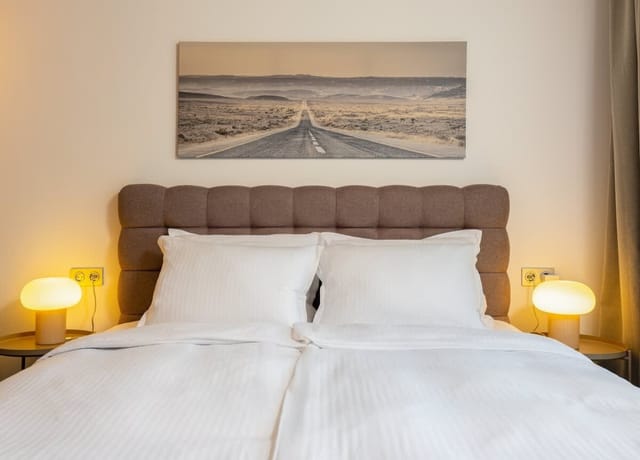 Downtown Modern Studio with Balcony