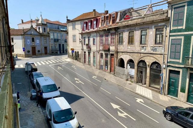 2 BDR & 2 BTHR Duplex with 2 balconies