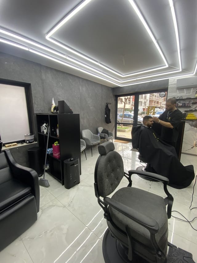 Modern Barbershop Studio - Photo 2