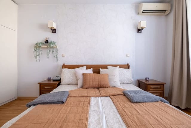 Spacious 1 bedroom apartment in a lively center