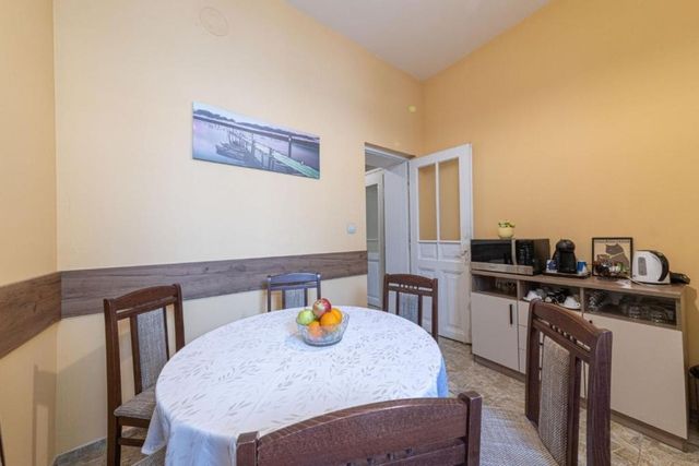 Apo Apartment - Top Center