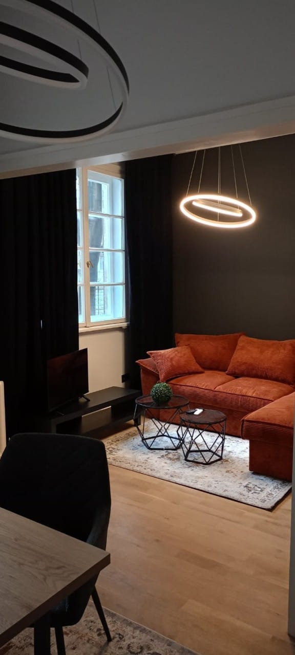 Urban Comfort: Central 1BDR near