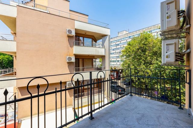 Central Apartments with Garden view - Apt No. 3