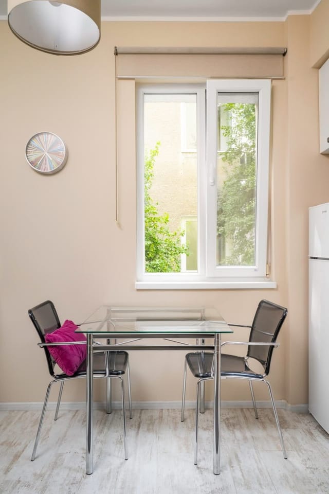 Cozy Nest near Eagle's Bridge with Workspace