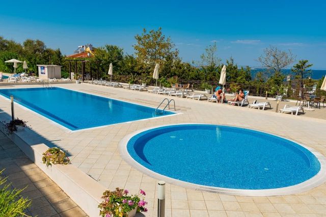 Family Apartment with Sea View in Apolon