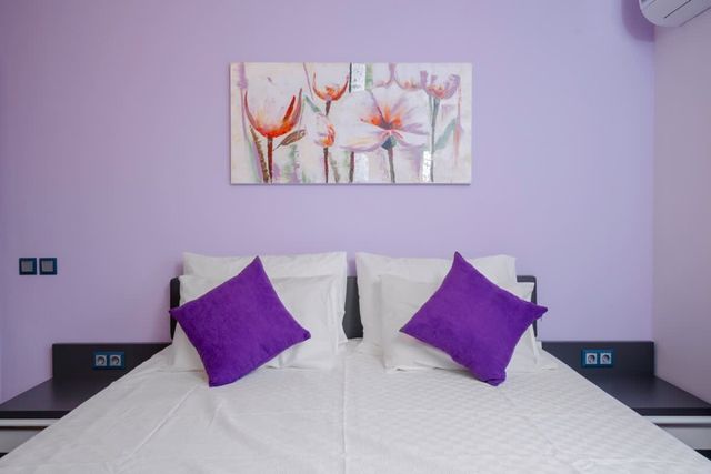 Feel at Home - Central 2BD Flat with Parking