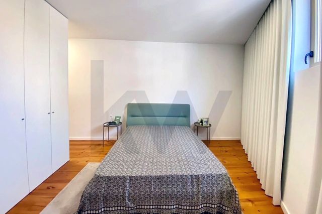 2 BDR & 2 BTHR Duplex with 2 balconies