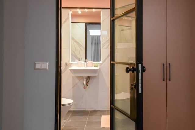 ROS? one bedroom designer apartment in city centre