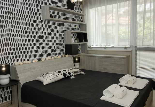 Black & White -1BD Flat in Varna Center