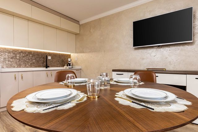 Sunny Modern 1BR Retreat with Cozy Balcony