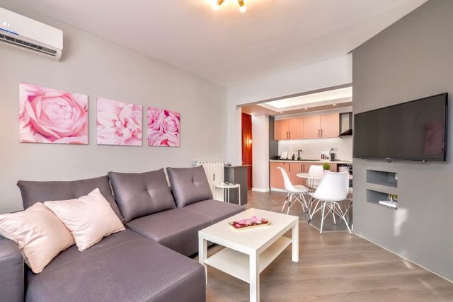 ROS? one bedroom designer apartment in city centre