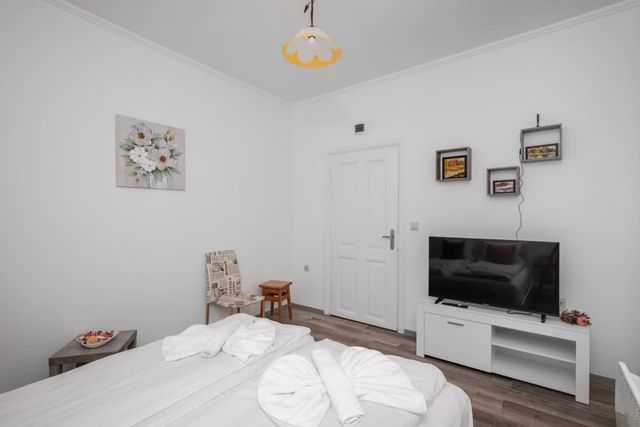 Central 1BD Next to Womens Market and Sofia's Gems