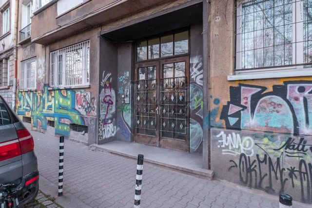 Industrial 2BD Flat | 3 Min to Metro & Stadium