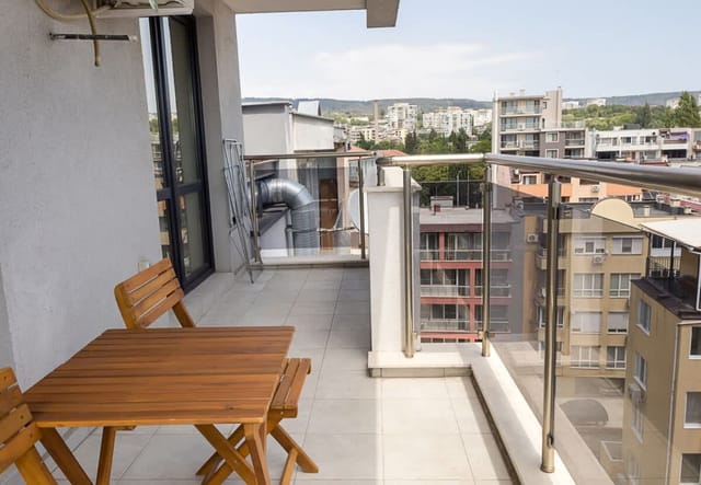 Cozy & Bright 2-BR Flat Next to Grand Mall Varna