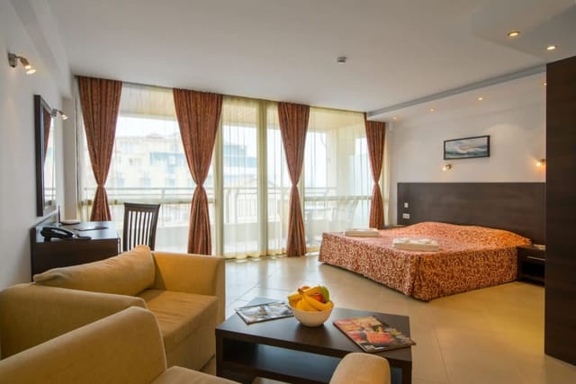 Marina City  Studio with Balkony & Desk