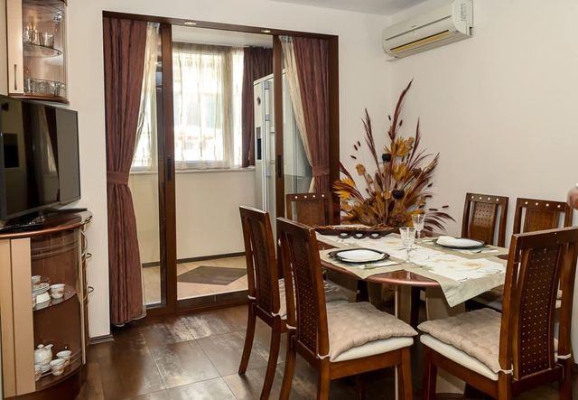 Bright &amp; Spacious 2-Bedroom Flat in Central Varna - Photo 3
