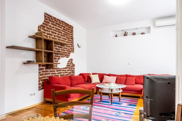 Sofia's Vintage Gem: Spacious 2BD Flat on Solunska