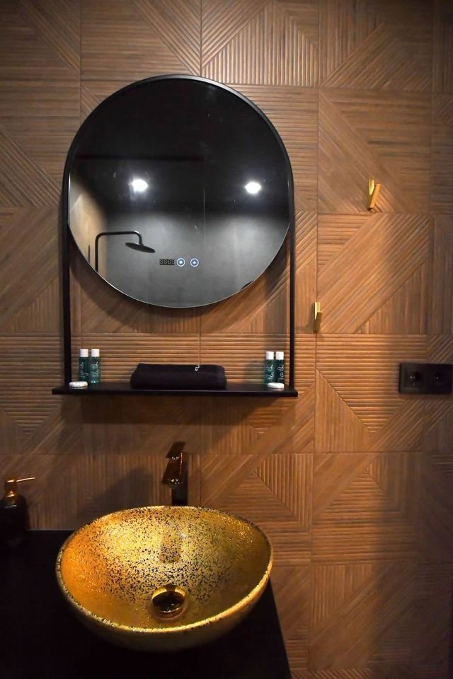 Contemporary Home with Balcony