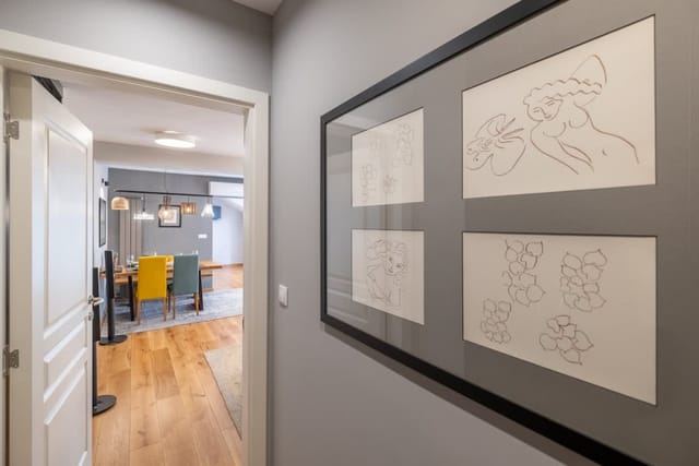 High-end Designer 2BR Aprt + Lift&Balconies