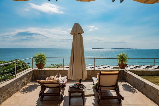 Comfortable Apartment With Sea View in Dolce Vita 2