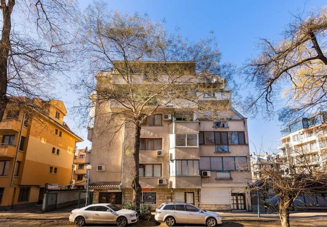 Spacious 2-Bedroom Maisonette in City Centre