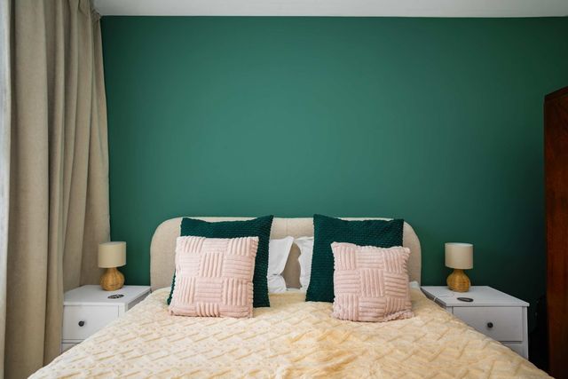 Charming 1BR with Balcony and View