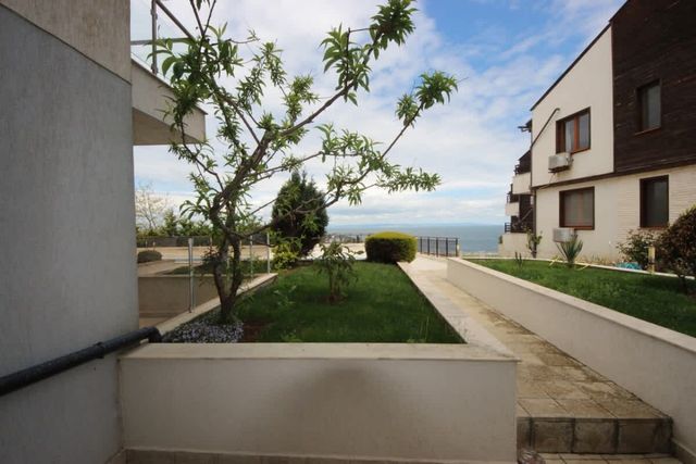 Family Apartment with Sea View in Apolon