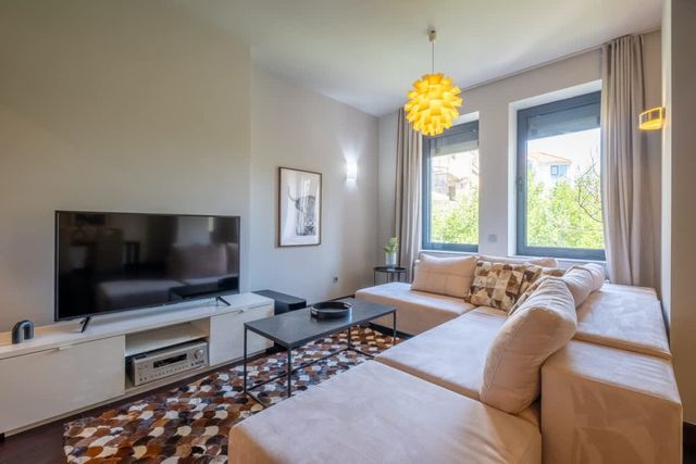 Spacious & Modern 2BD/2BA Flat | Prime Location