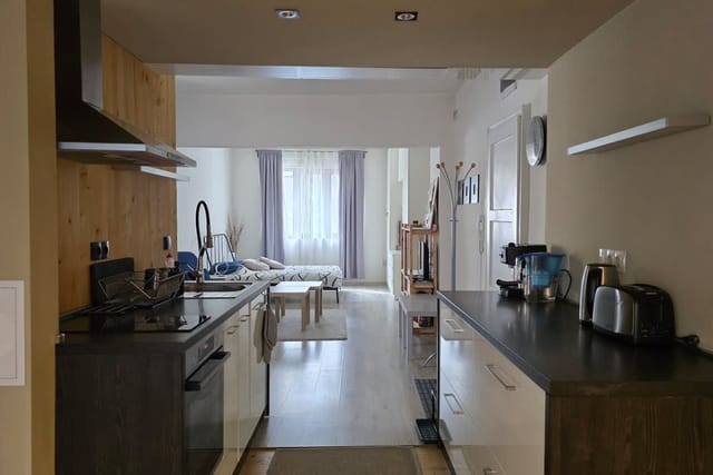 Red Door Apartment - Photo 3