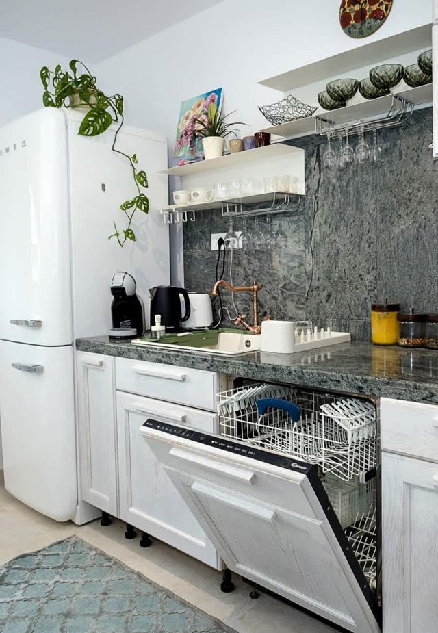 Stylish Flat with Balcony & City Views–Briz, Varna