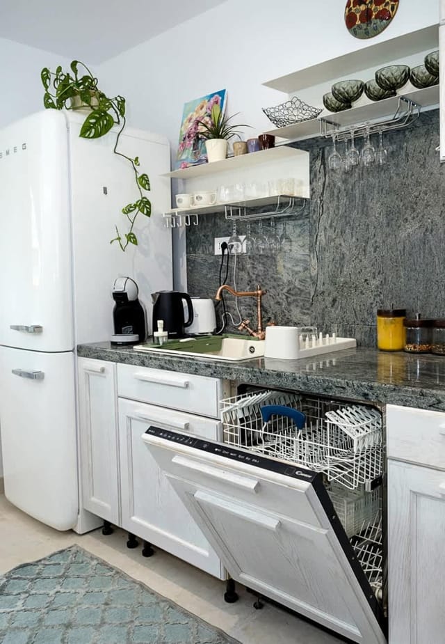 Stylish Flat with Balcony & City Views–Briz, Varna