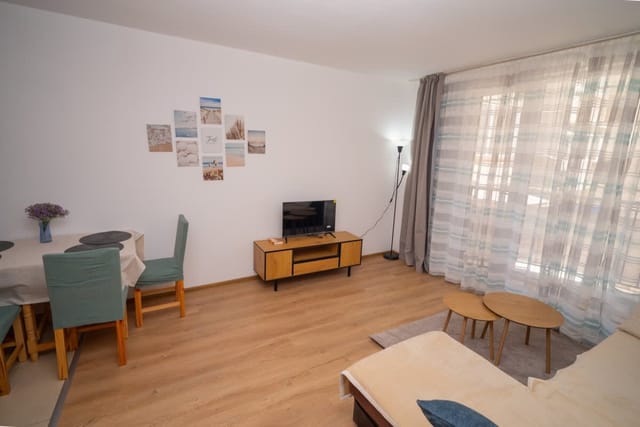 Spacious 2BD Apart. Walk to City Centre