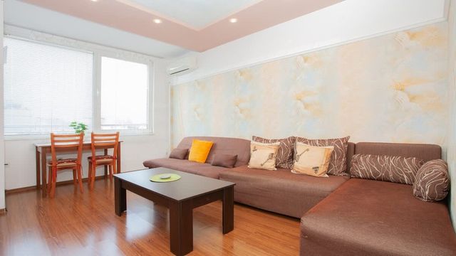 River Apartment - Photo 4