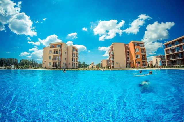 Holiday Cozy Apartament with Pool View