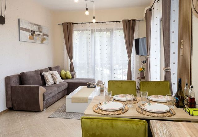 Stylish Flat with Free Pool Access, Bendita Mare