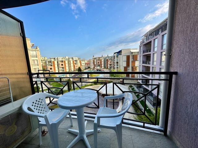 Cozy Rainbow 3  studio pool view