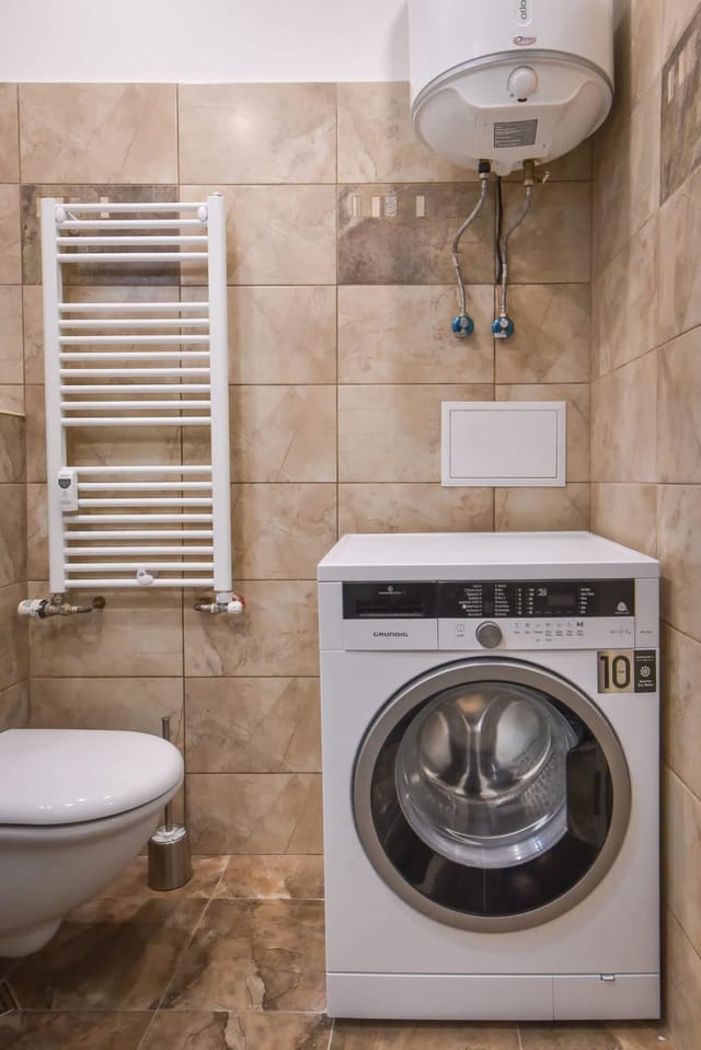 • Kanso Japan • 2-BDR Central Flat with Balcony