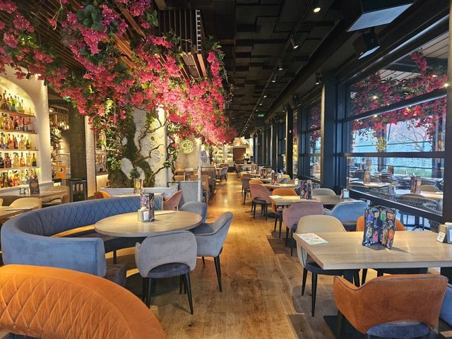 Luxuriously Romantic Restaurant in the Heart of Sofia