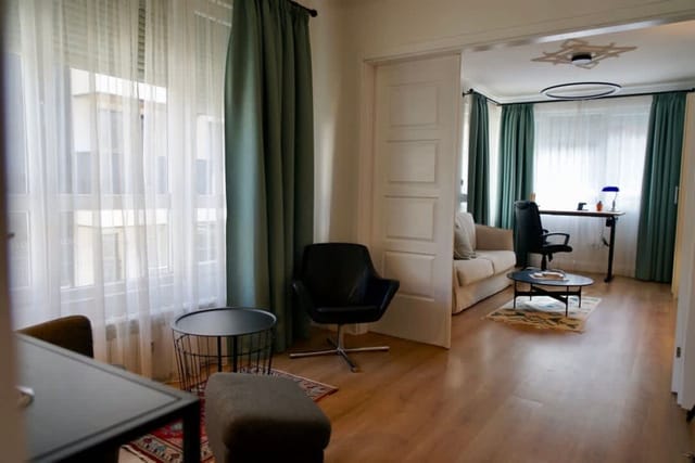 A French affair. With parking, style and elegance.