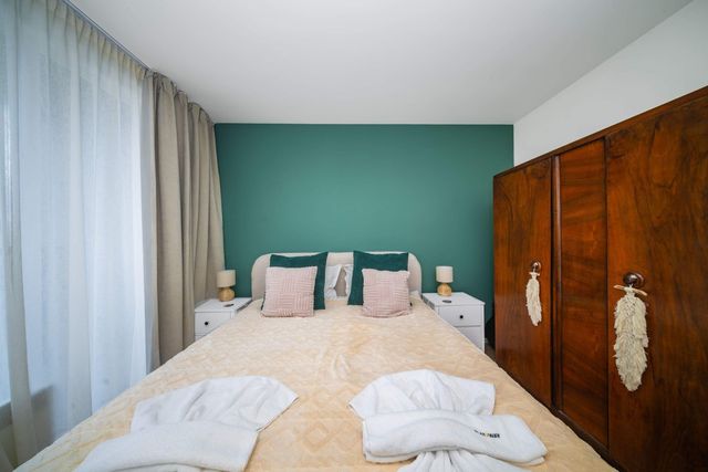 Charming 1BR with Balcony and View