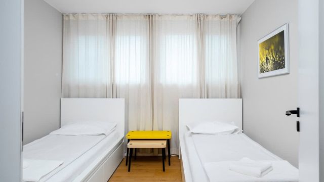 Quiet 2 BDR Comfort Near NDK + Workspace - Photo 4