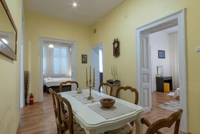 Apo Apartment - Top Center