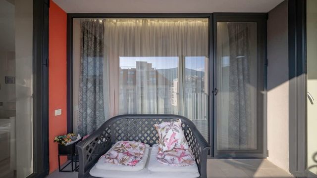 Modern & Spacious Stay