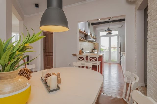 Flamingo Flat /Two-bedroom with Balcony\