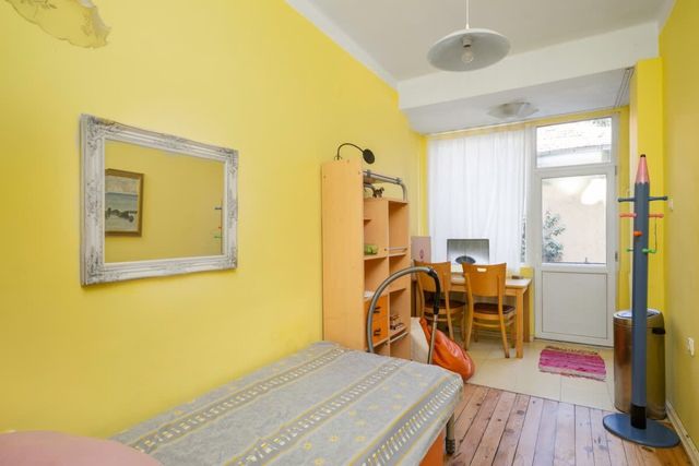 Sofia's 1BD Colourful Getaway Near NDK